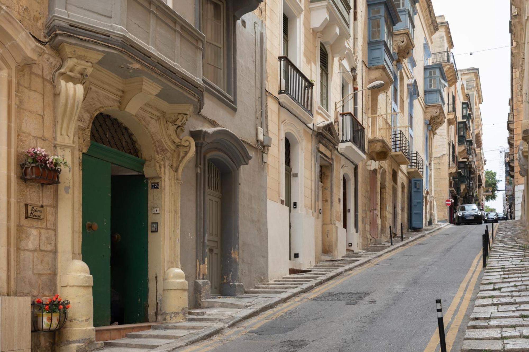 Apartment Traditional With Maltese Internal Court Yard - Designed With Traditional Stone And Tiling *