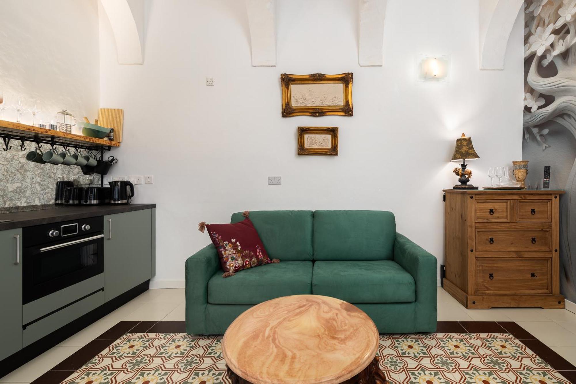 Traditional With Maltese Internal Court Yard - Designed With Traditional Stone And Tiling *