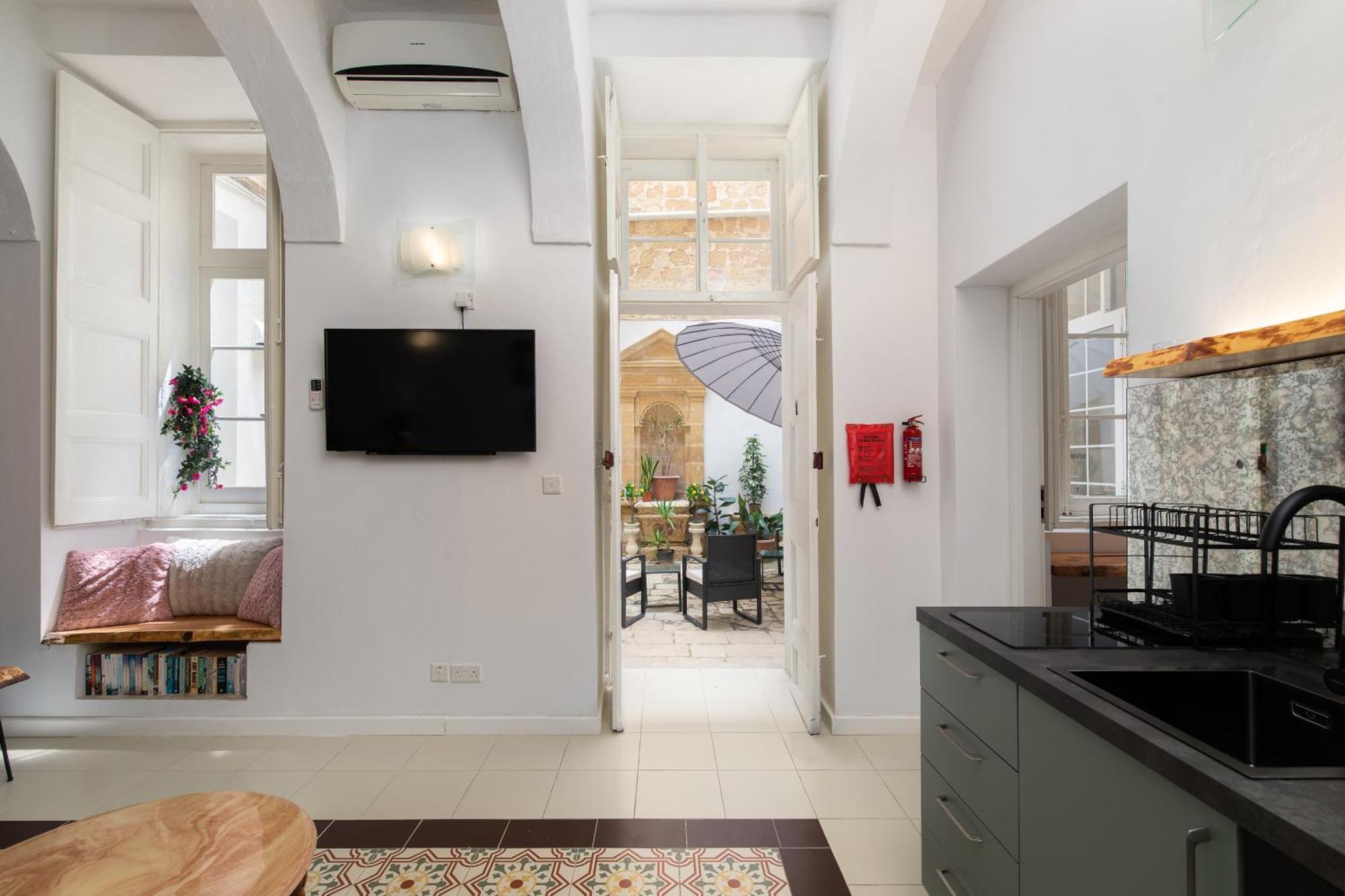 Apartment Traditional With Maltese Internal Court Yard - Designed With Traditional Stone And Tiling