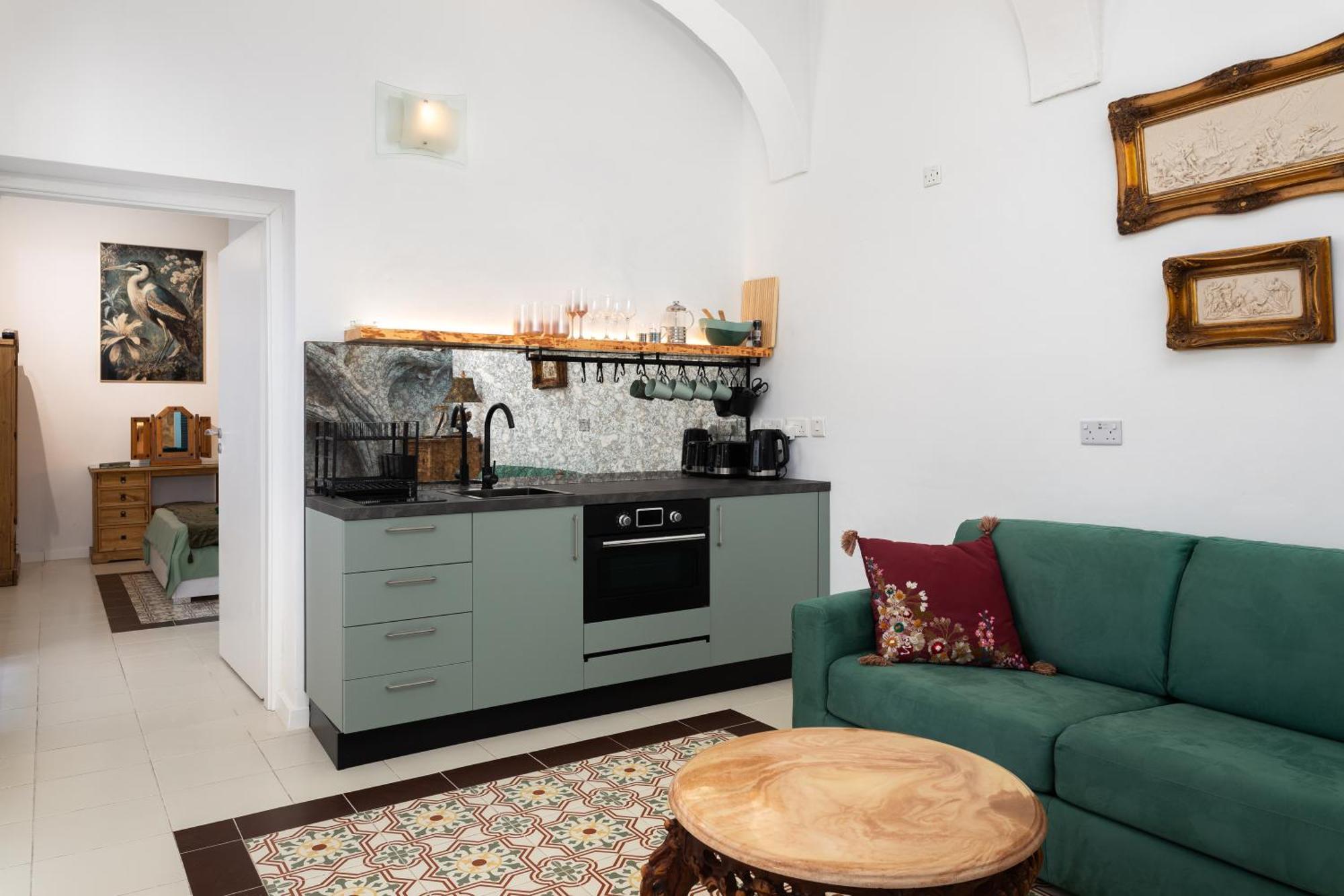 Traditional With Maltese Internal Court Yard - Designed With Traditional Stone And Tiling Apartment
